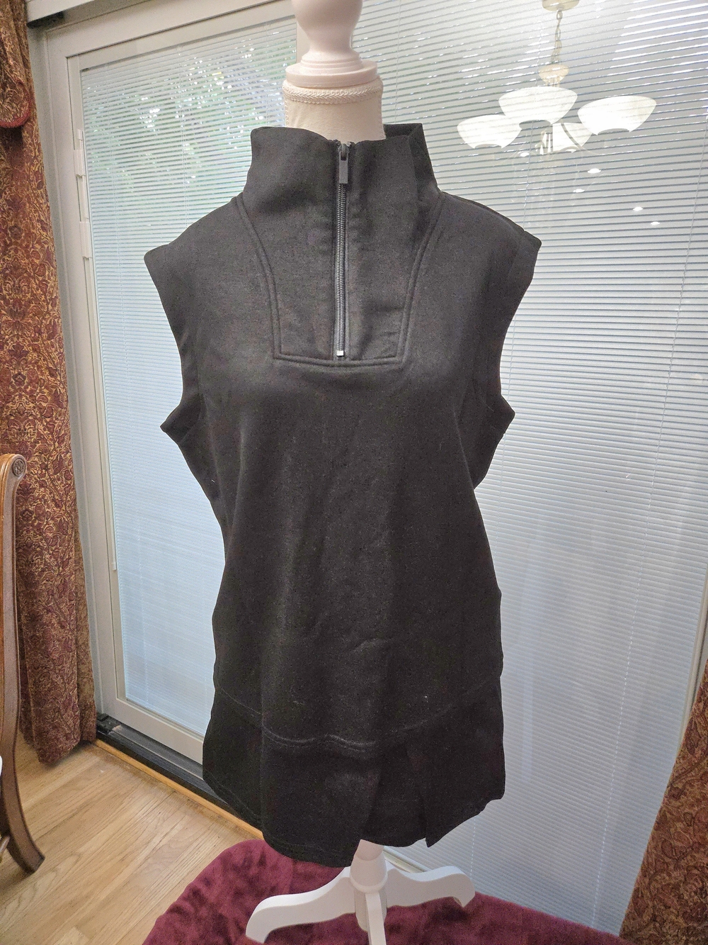 NWT - Imily Bela 2 Piece Sleeveless Mock Neck Zip Front Top & Shorts Size Small